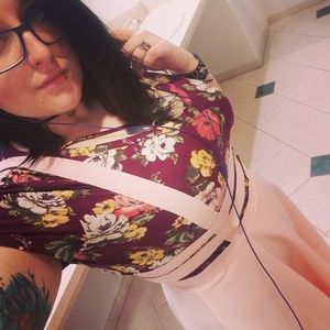 Plus outfit suspender skirt and floral shirt